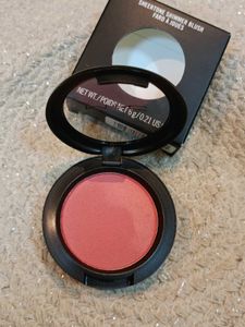 MAC Sheertone Shimmer Blush In Shade- Peachykeen😍