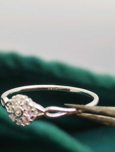 💍✨🎁Dainty Floral Diamond Ring Choice Of Queen&#39;s