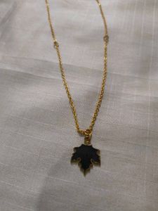 Elegant Gold Chain Vth Black Maple Leaf Pendent