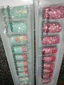 Giliter Nails