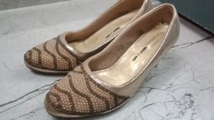 Pearl And Diamond Studded Sendal