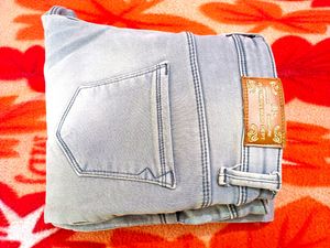Grey Denim Jeans 👖