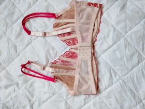 VICTORIA&#39;S SECRET DAMN SEXY BRA