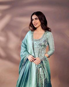 New Stayle Beautiful Pakistani Dress Inpoted Pakis