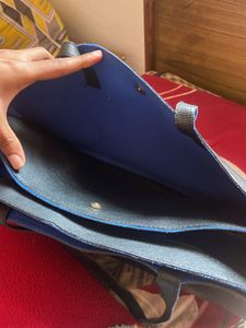 Get Handbag In Black