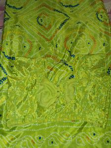crape Bandhani Saree - Green &amp; Vibrant
