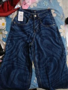 Stylish Patterned Knee Length Jeans