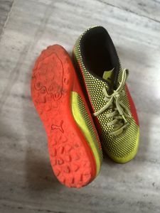 Puma Men’s Yellow Spirit IT  Football Shoes