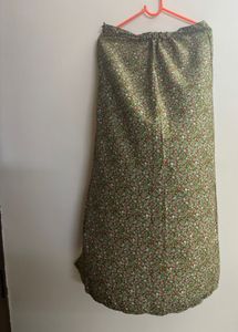 Straight Midi skirt With Slit And Zip