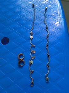 Two anklets and a pair of earings