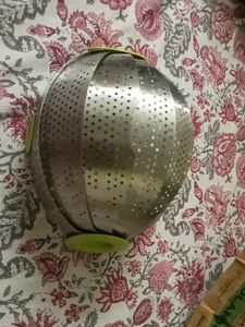 Kitchen Colander (Brand New)