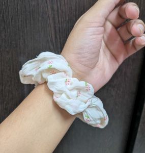 2 Fluffy Scrunchies