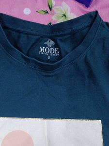 Lot of 4 Assorted Women&#39;s T-Shirts