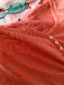 Asthetic minimal T shirt for women