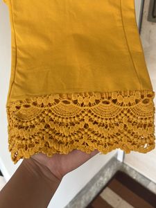 🥳Yellow Capri With Lace Detailing At Bottom
