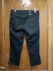 X Pose Attitude Capri