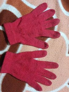 Red Knit Gloves