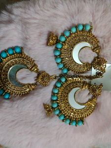 Set Of Traditional Mangtika And Earings.