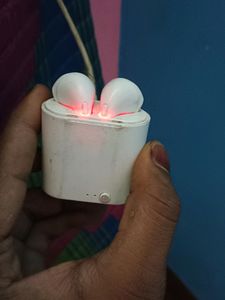 Earbuds Working Hai