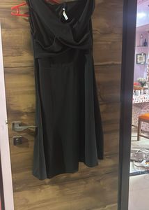 Chic Black Off-Shoulder Midi Dress