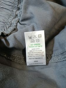 Women&#39;s Grey Cropped Cargos