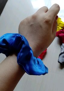 PACK OF 4 SCRUNCHIES 😍@120/-(OFFER VALID FOR TODA