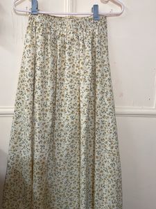 Floral Printed Skirt 💛size: M