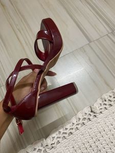 High Heels Maroon ,selling It Due To Size Issues