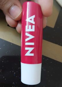 Nivea Cherry Shine Lip Balm