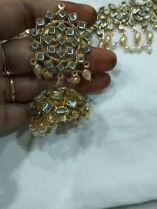 Beautiful Kundan Set With Earrings And Tikka