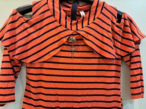 Girl&#39;s cut shoulder top