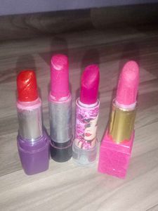 Set Of 4 Lipsticks With Red Lipliner
