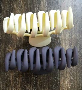 Set Of 2 Grip Hair Claws! 🍢