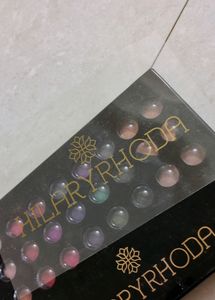 Hillary Huda Eyeshadow Palette With Blusher And Highlighter
