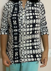 Black &amp; White Roll Up 3/4 Sleeves Woman Top