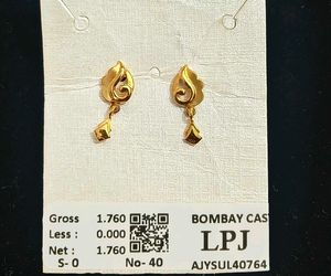 Leaf Design Gold Earrings