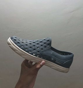 Sfr Crossbond sports shoe on speaker