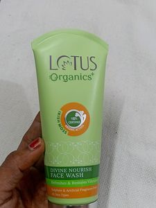 Lotus Organic Divine Nourish Face Wash
