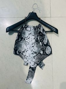 Snakeskin Halter Open Back Top⭐️