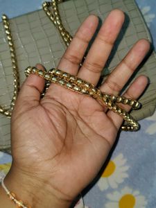 Chic Beige Croc-Embossed Chain Bag