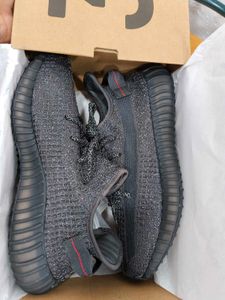 ADIDAS YEEZY 350 V2 &#34;STATIC BLACK&#34; REFLECTIVE UK 9