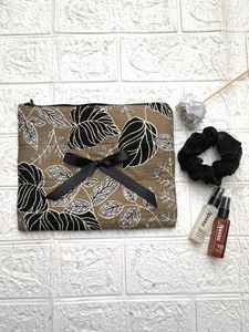 Coquette Pouch With Scrunchie 🖤