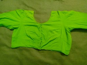 A beautiful  pure silk green 🍏 saree