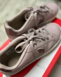 Original Nike Court Royale Tennis Shoes (women)