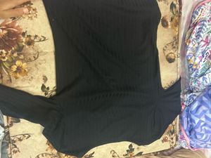 Set of 2 cropped Button tops