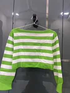 croped sweat shirt ( size M)