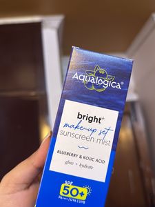 Aqualogica Makeup Set Sunscreen Mist
