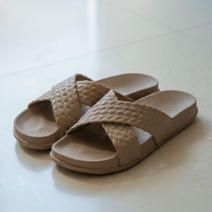 zudio Cross Strap Slides