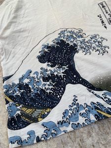 Uniqlo Hokusai Wave Art Tee