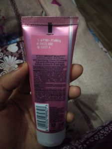 Pond&#39;s Bright Beauty Facewash
